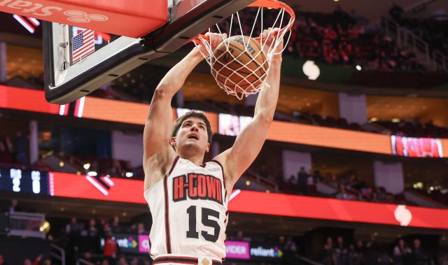 谢泼德：这个夏天过完后我的防守变好了 我更快也更强壮了